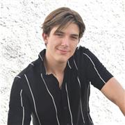 Estudiante universitario con experiencia en la enseñanza, con conocimiento de idiomas, matemáticas y física